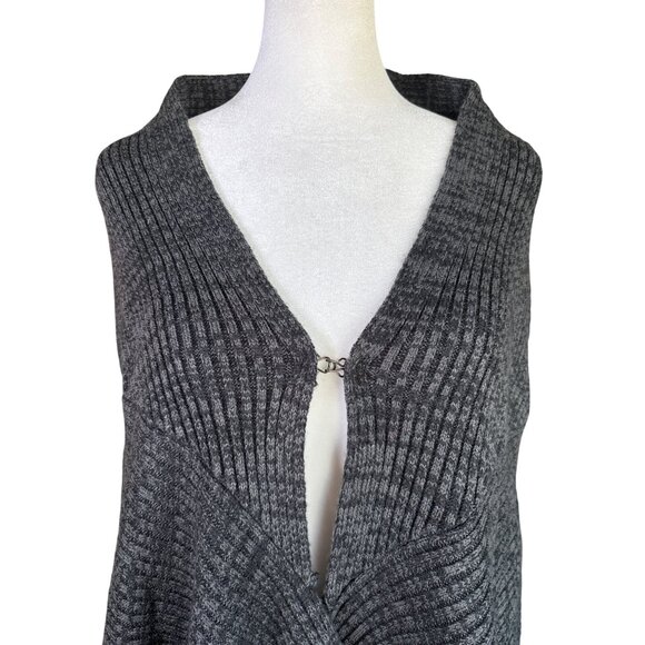 Free People Crochet Poncho Cape Heather Gray 100%‎ Acrylic Boho Toasty O/S - Picture 3 of 10